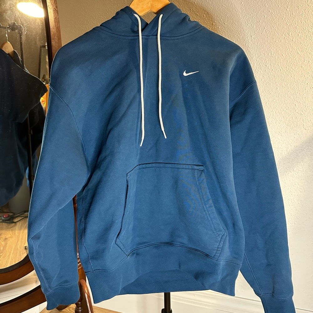 Nike Solo Swoosh